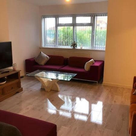 Lovely 3 Bedroom Entire Home With Street Parking - Close To Nec, Bhx Airport - Sleeps 6 Guests Ideal For Contractors & Families Birmingham Buitenkant foto