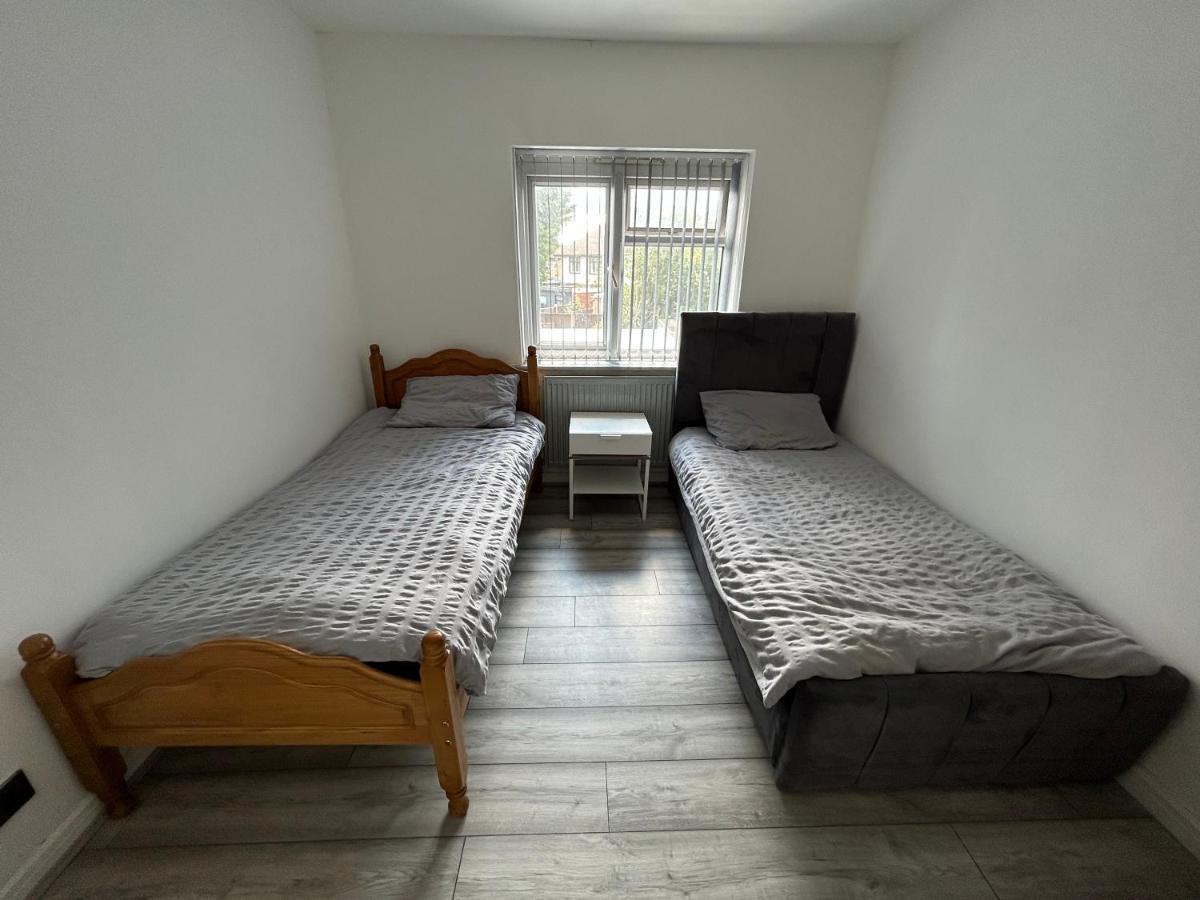 Lovely 3 Bedroom Entire Home With Street Parking - Close To Nec, Bhx Airport - Sleeps 6 Guests Ideal For Contractors & Families Birmingham Buitenkant foto