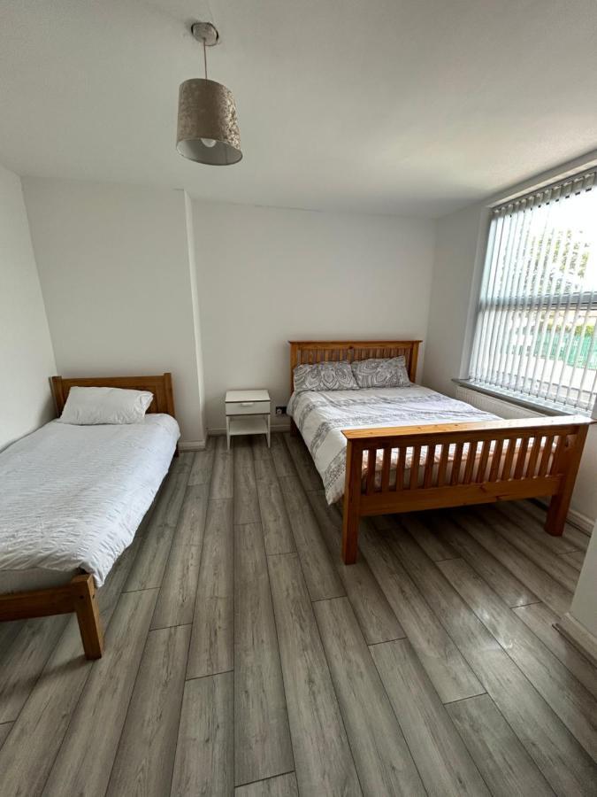 Lovely 3 Bedroom Entire Home With Street Parking - Close To Nec, Bhx Airport - Sleeps 6 Guests Ideal For Contractors & Families Birmingham Buitenkant foto